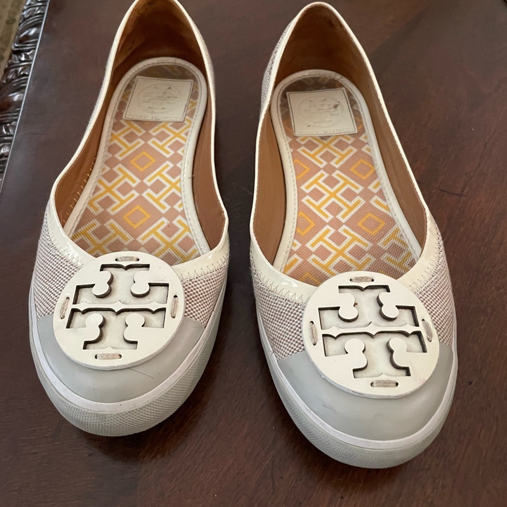 Tory Burch Women's Cream and Gray Loafers